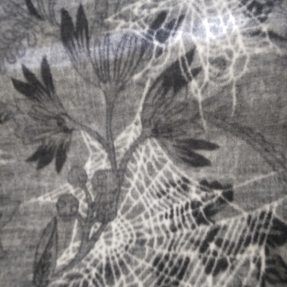 FABRIC Mid Wgt Soft HAND fleece In Spooky Webs Floral, The Last Off The Bolt - Picture 2 of 12